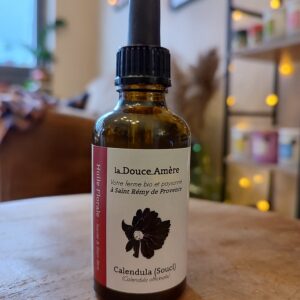 Flacon d'huile florale de Calendula bio.